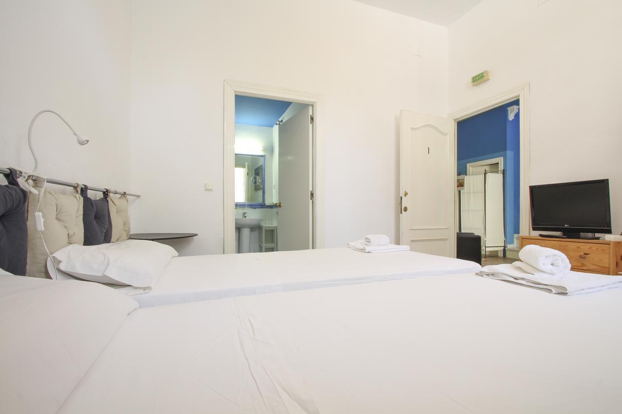 Hostal Las Acacias مالقة المظهر الخارجي الصورة