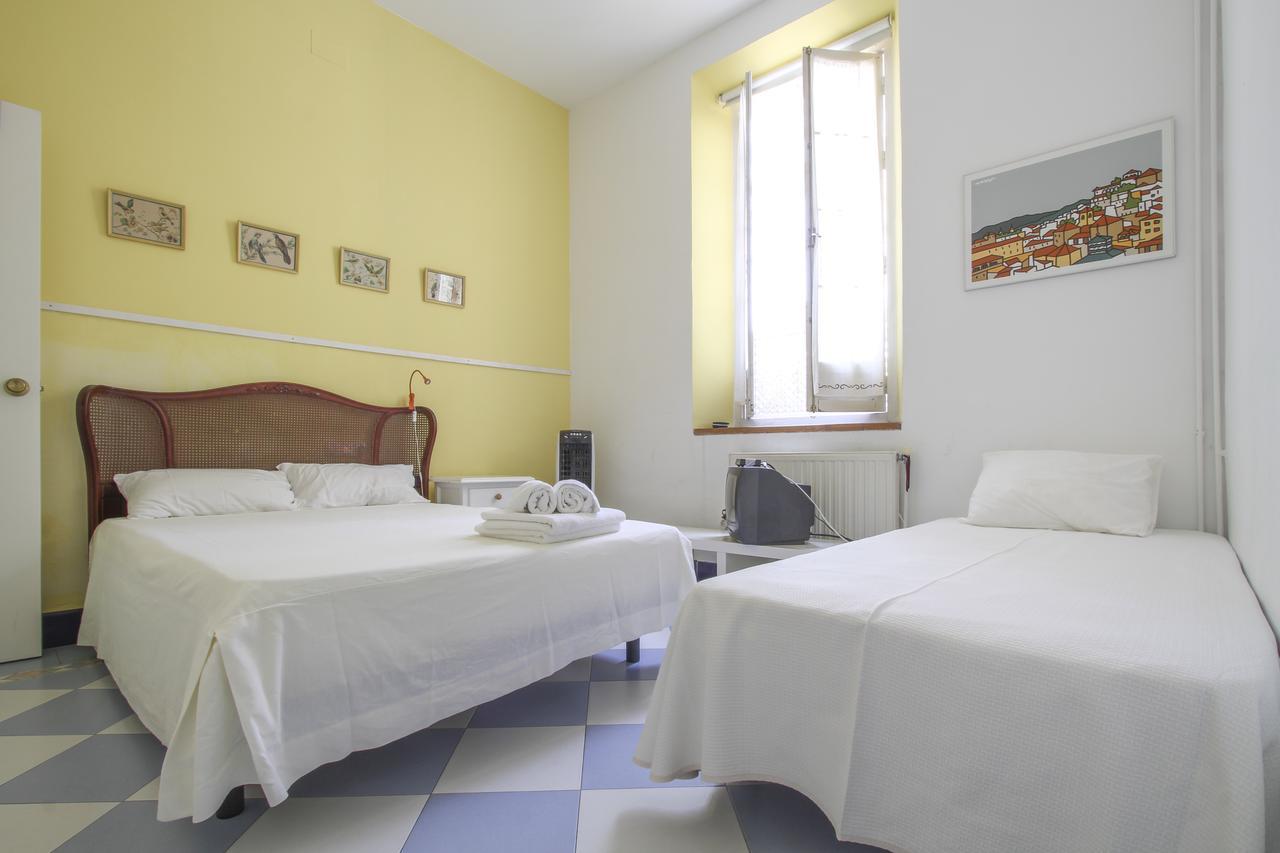 Hostal Las Acacias مالقة المظهر الخارجي الصورة