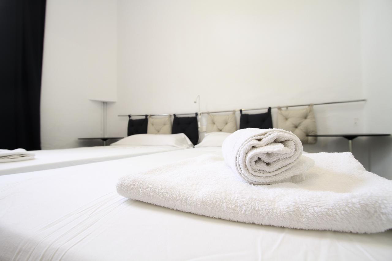 Hostal Las Acacias مالقة المظهر الخارجي الصورة