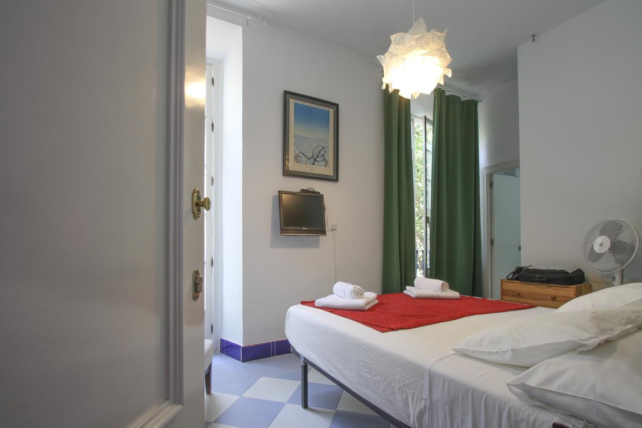 Hostal Las Acacias مالقة المظهر الخارجي الصورة
